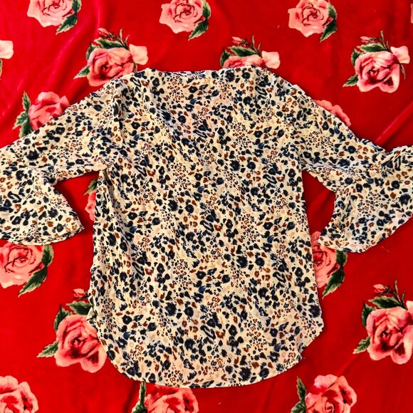 ASTR The Label Blue Multi Leopard Belle Ruffle Sleeve Blouse Women’s Medium - Picture 10 of 15